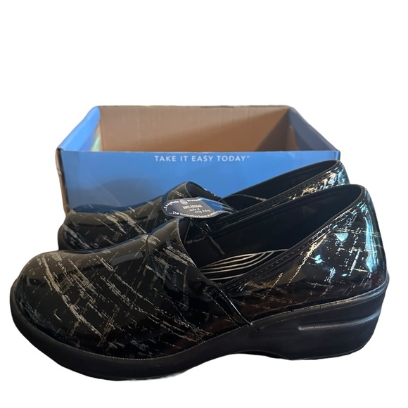 Easy Works by Easy Street Womens Laurie Faux Leather Clogs Shoes Black - Picture 2 of 5